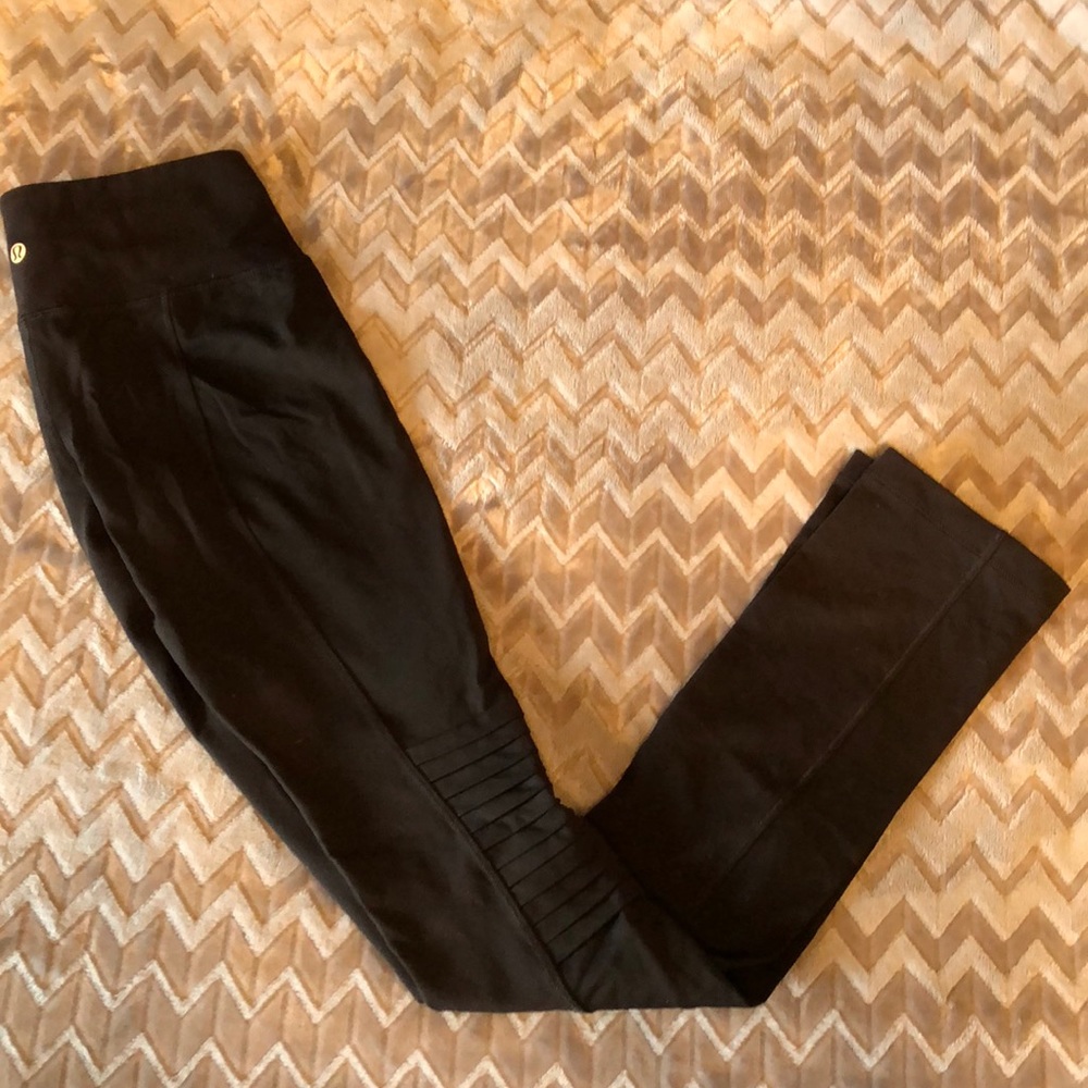 Lululemon Straight Leg Pants Black WUs Ruffle 4